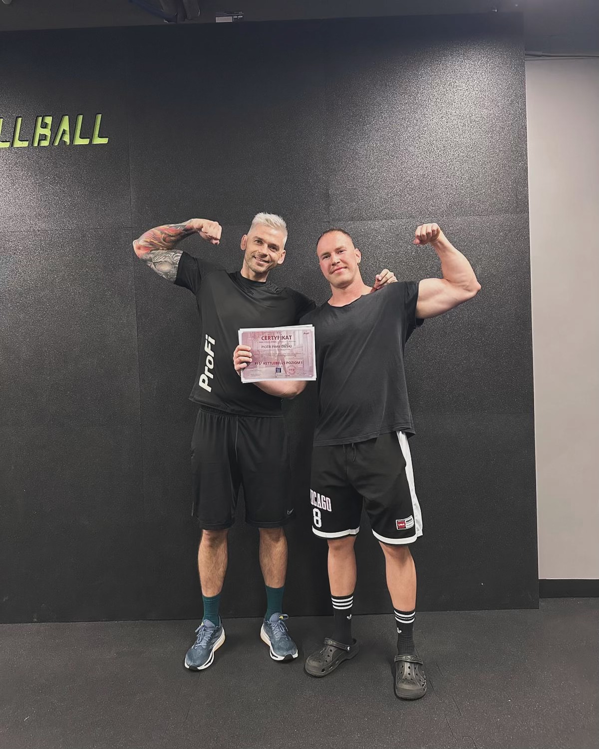 Kettlebell i taśmy podwieszane